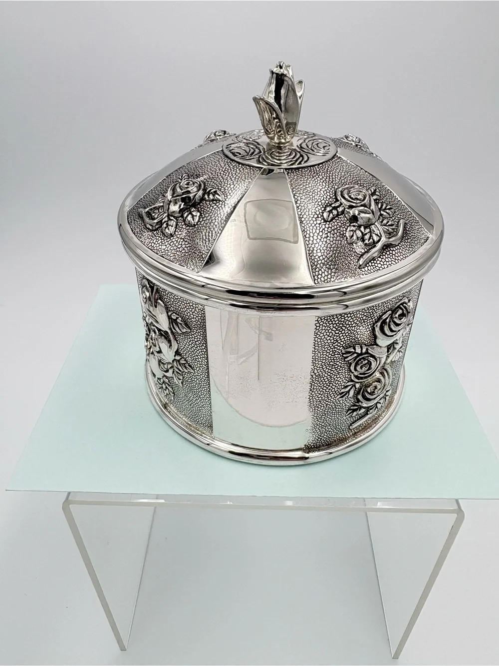 Vintage Elegant Silver Plated Rose Embossed Decorative Trinket/Jewely Box w/Lid